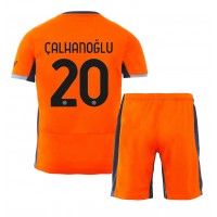 Dětský fotbalový dres Inter Milan Hakan Calhanoglu #20 2023-24 Třetí Krátký Rukáv (+ trenýrky)